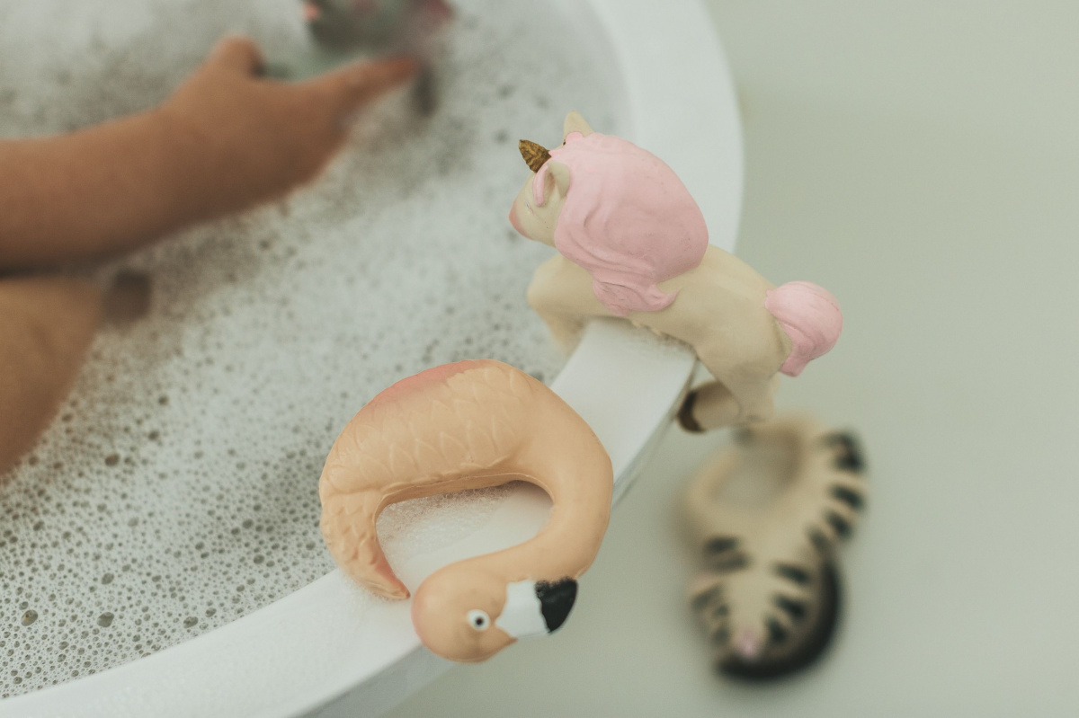 Іграшка-прорізувач Oli&Carol Браслет у вигляді фламінго Скай, світло-рожевий - фото 6