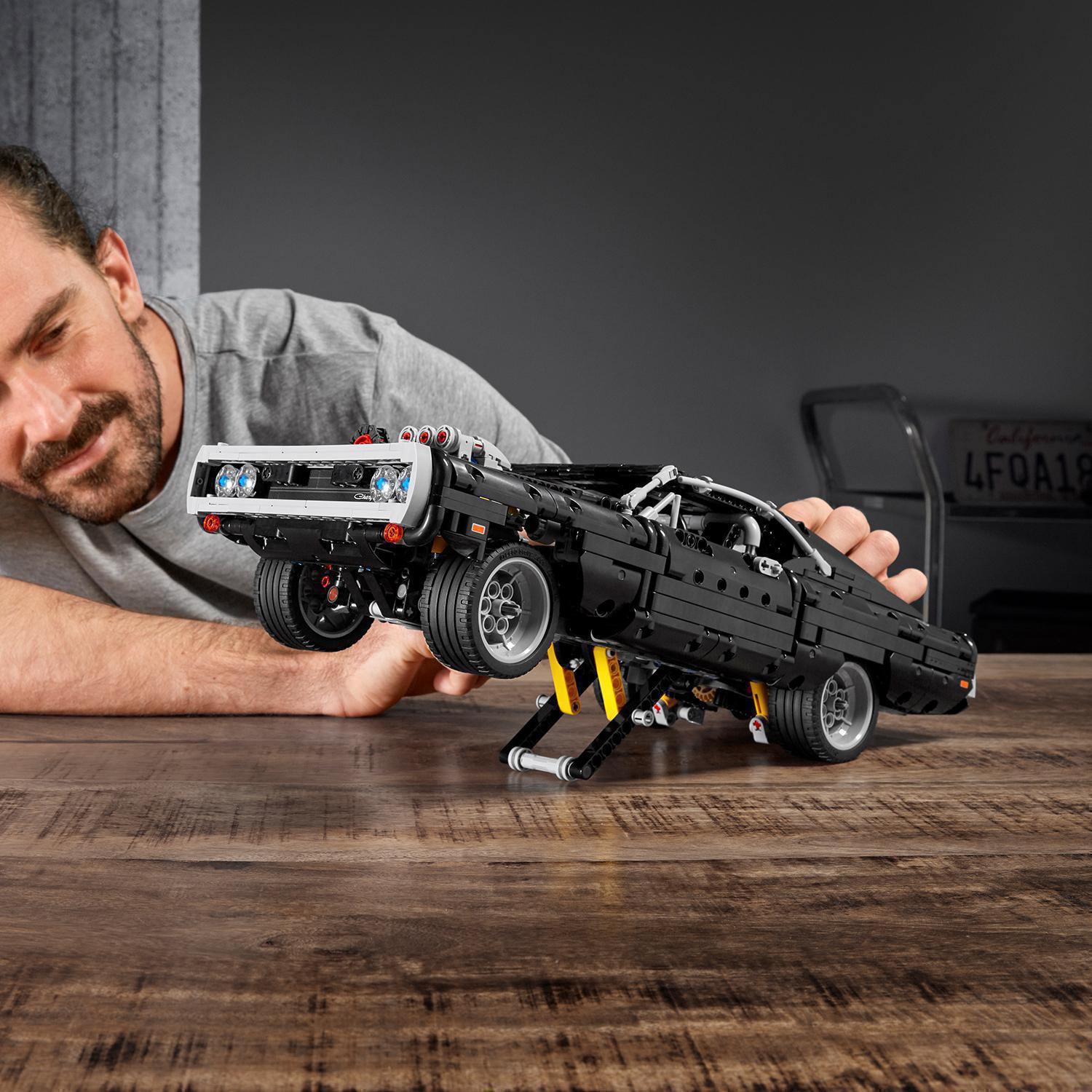 Конструктор LEGO Technic Dodge Charger Домініка Торетто, 1077 деталей (42111) - фото 10