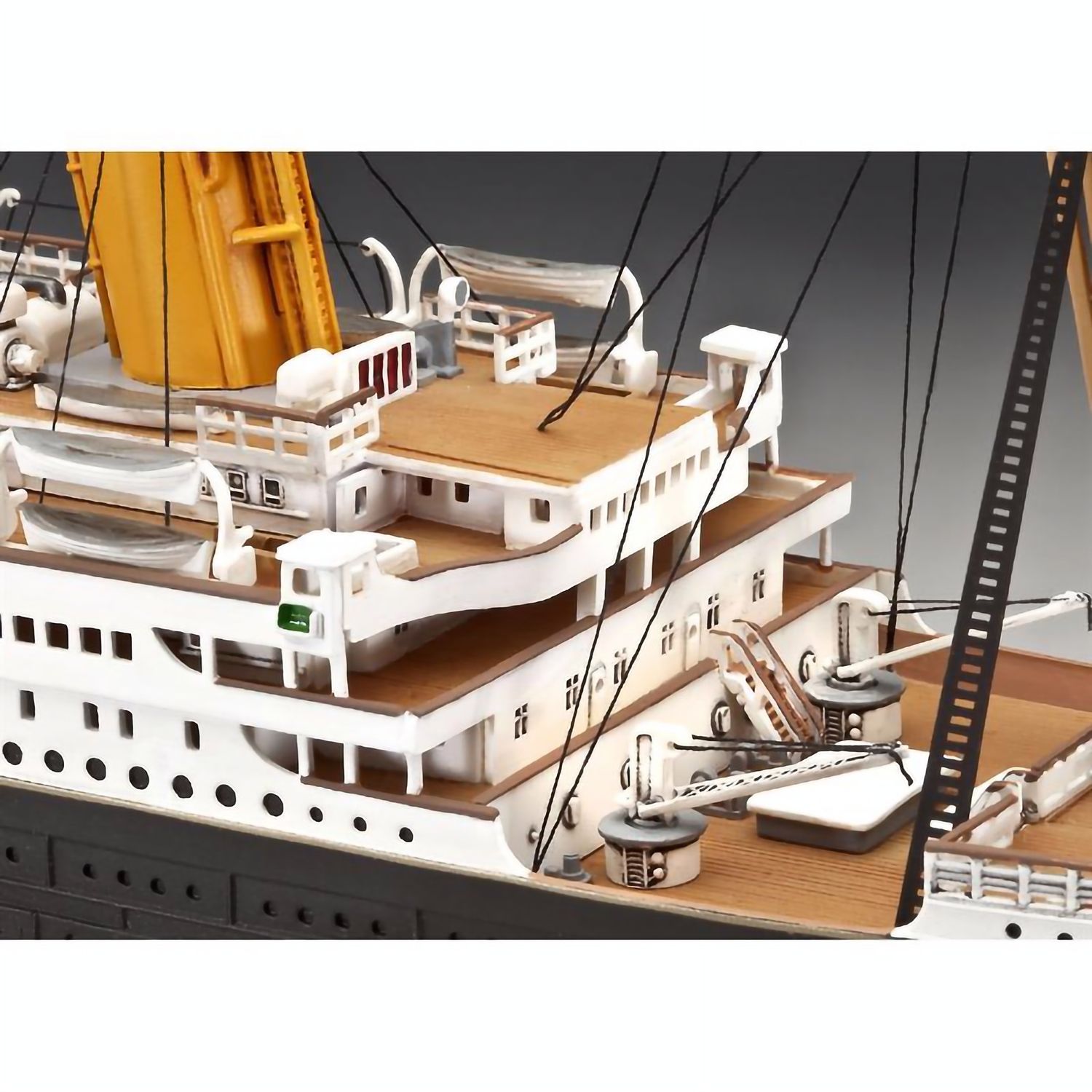 Сборная модель Revell Лайнер Титаник. К 100 летию постройки, уровень 5, 1:400, 262 детали (RVL-05715) - фото 2