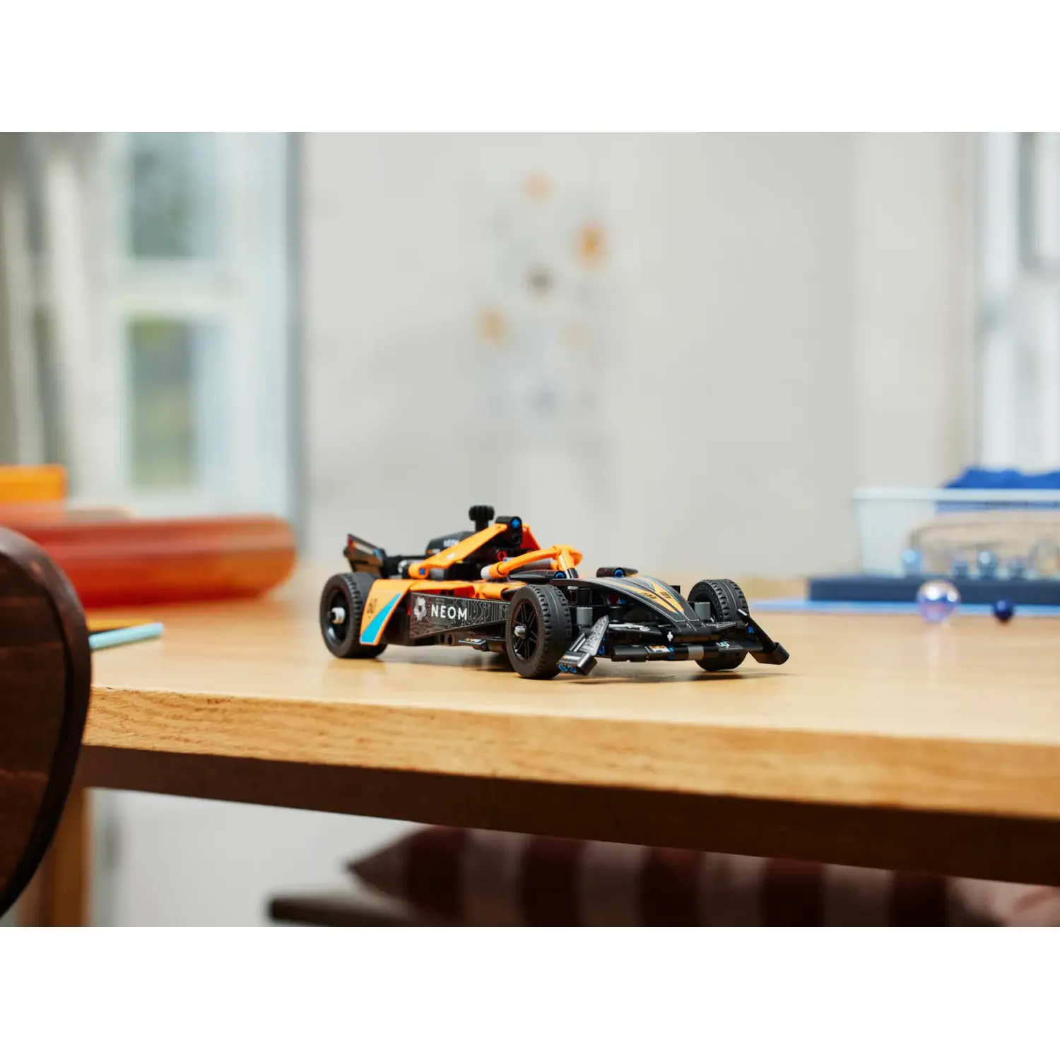 Конструктор LEGO Technic Автомобіль для перегонів NEOM McLaren Formula E 452 деталі (42169) - фото 9