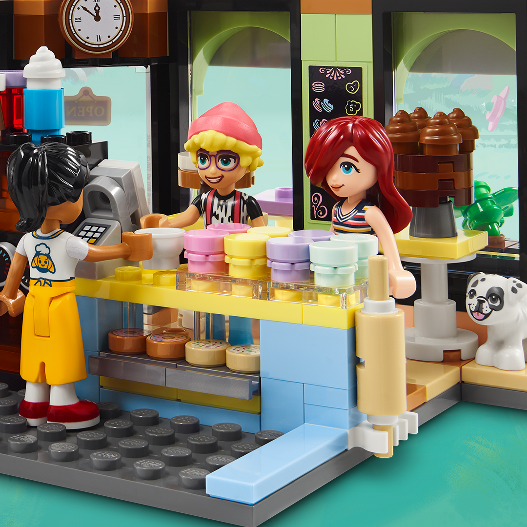 Конструктор LEGO Friends Кавʼярня Хартлейк-Сіті 426 деталей (42618) - фото 12