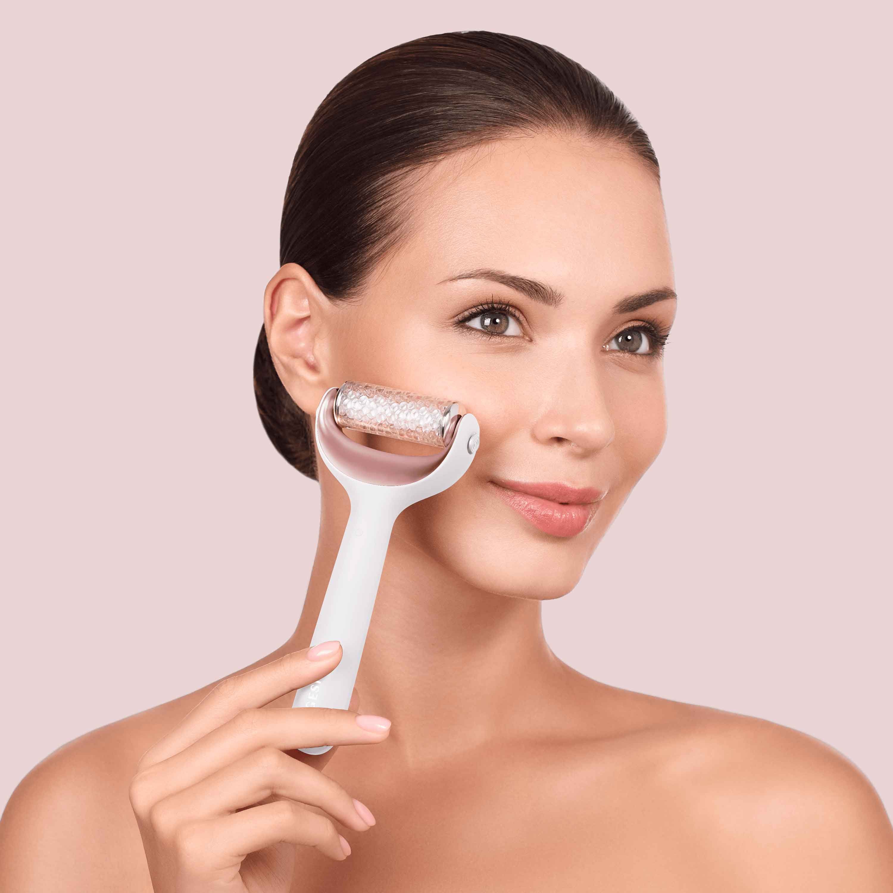 Электронный ролик для лица и тела с микроиглами GESKE MicroNeedle Face & Body Roller 8 в 1 пудровый - фото 9