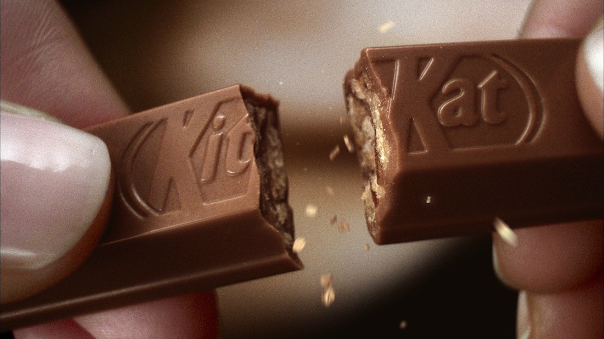 Шоколадний батончик KitKat Chunky Hazelnut 42 г - фото 3