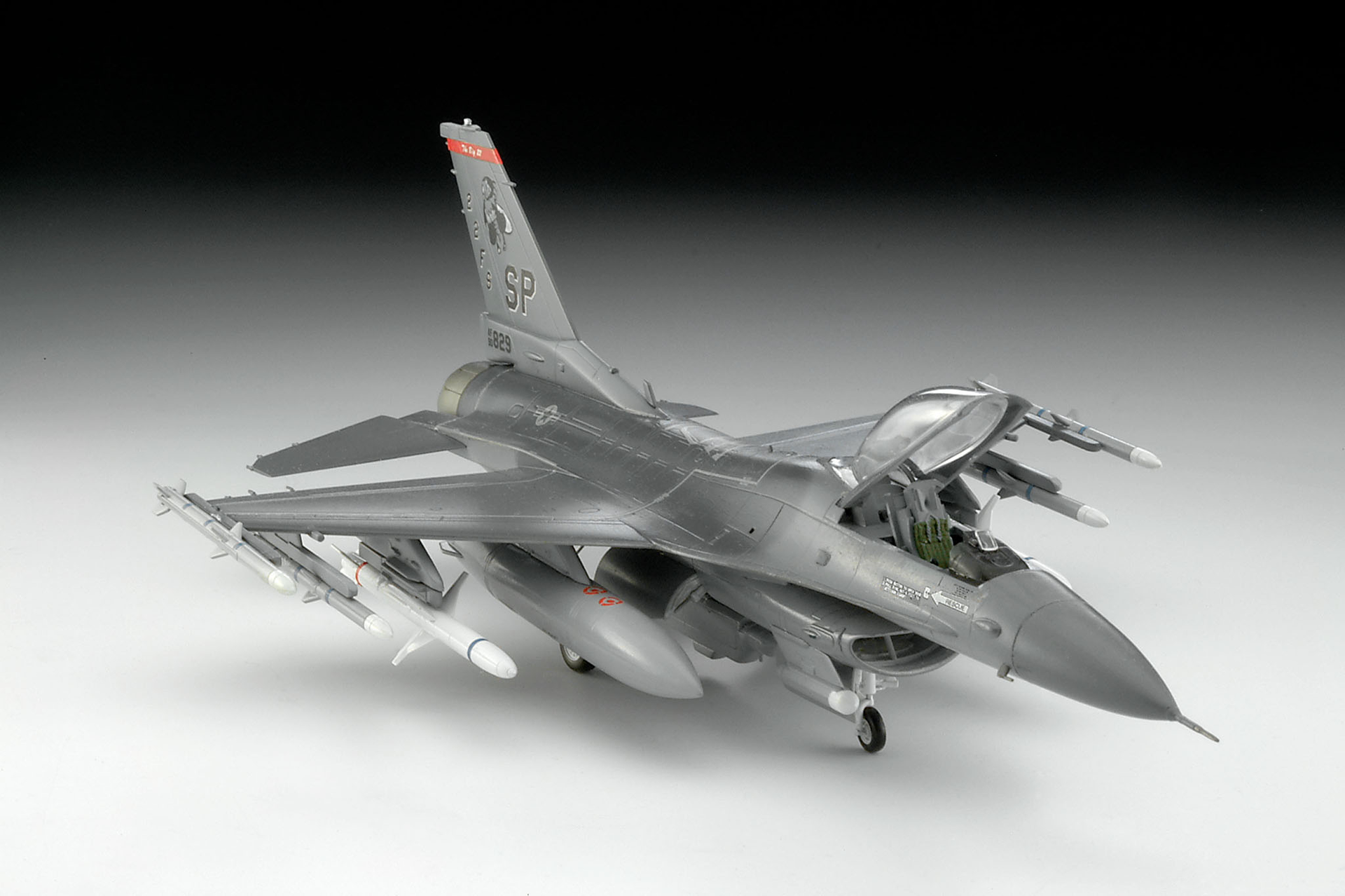 Сборная модель Revell набор к 75-й годовщине US Air Force 3 самолета масштаб 1:72, 250 деталей (RVL-05670) - фото 4