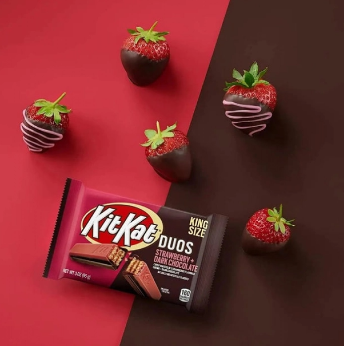 Батончик Kit Kat Duos Strawberry and Dark Chocolate Candy Bar 42 г - фото 5