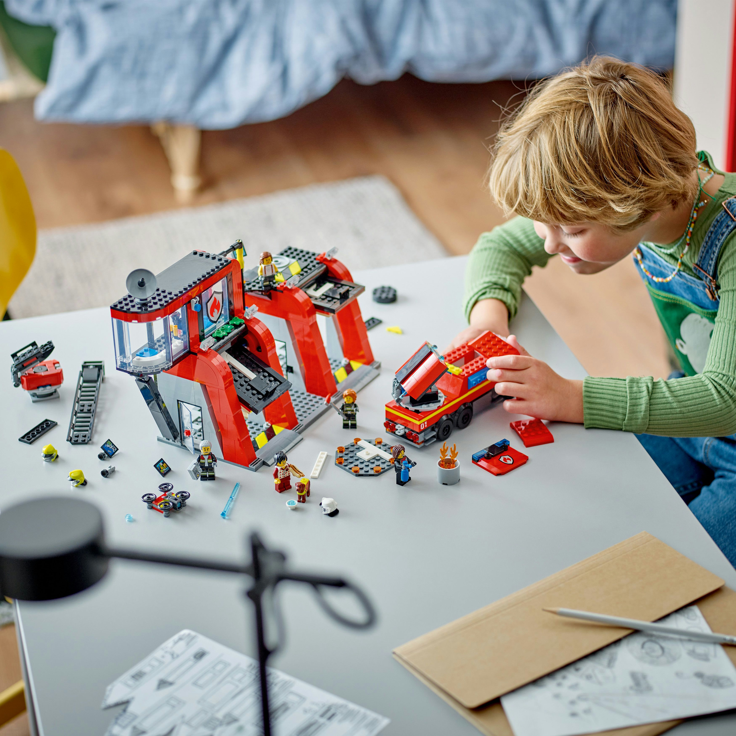 Конструктор LEGO City Пожарное депо с пожарной машиной 843 детали (60414)