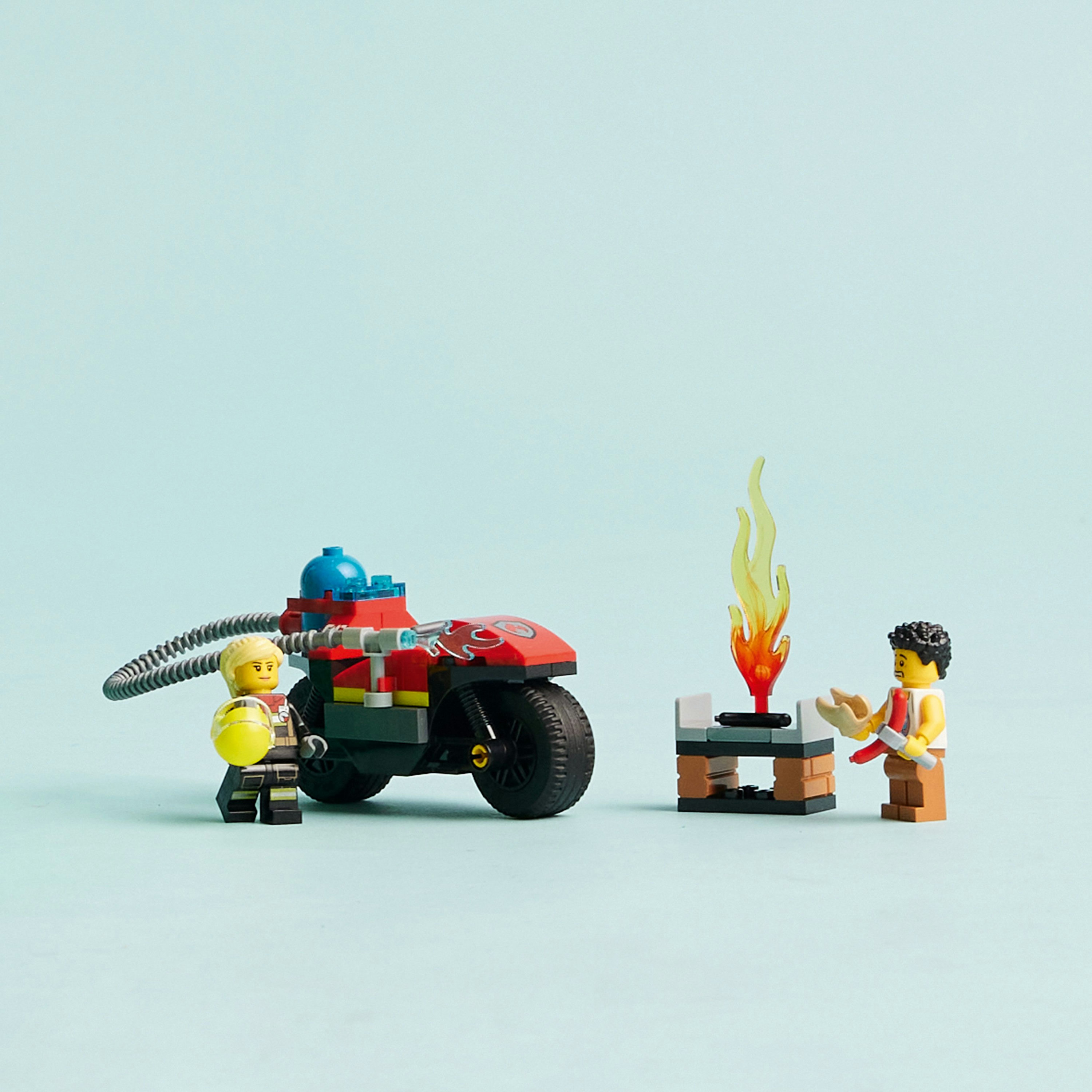Конструктор LEGO City Пожежний рятувальний мотоцикл 57 деталей (60410) - фото 6