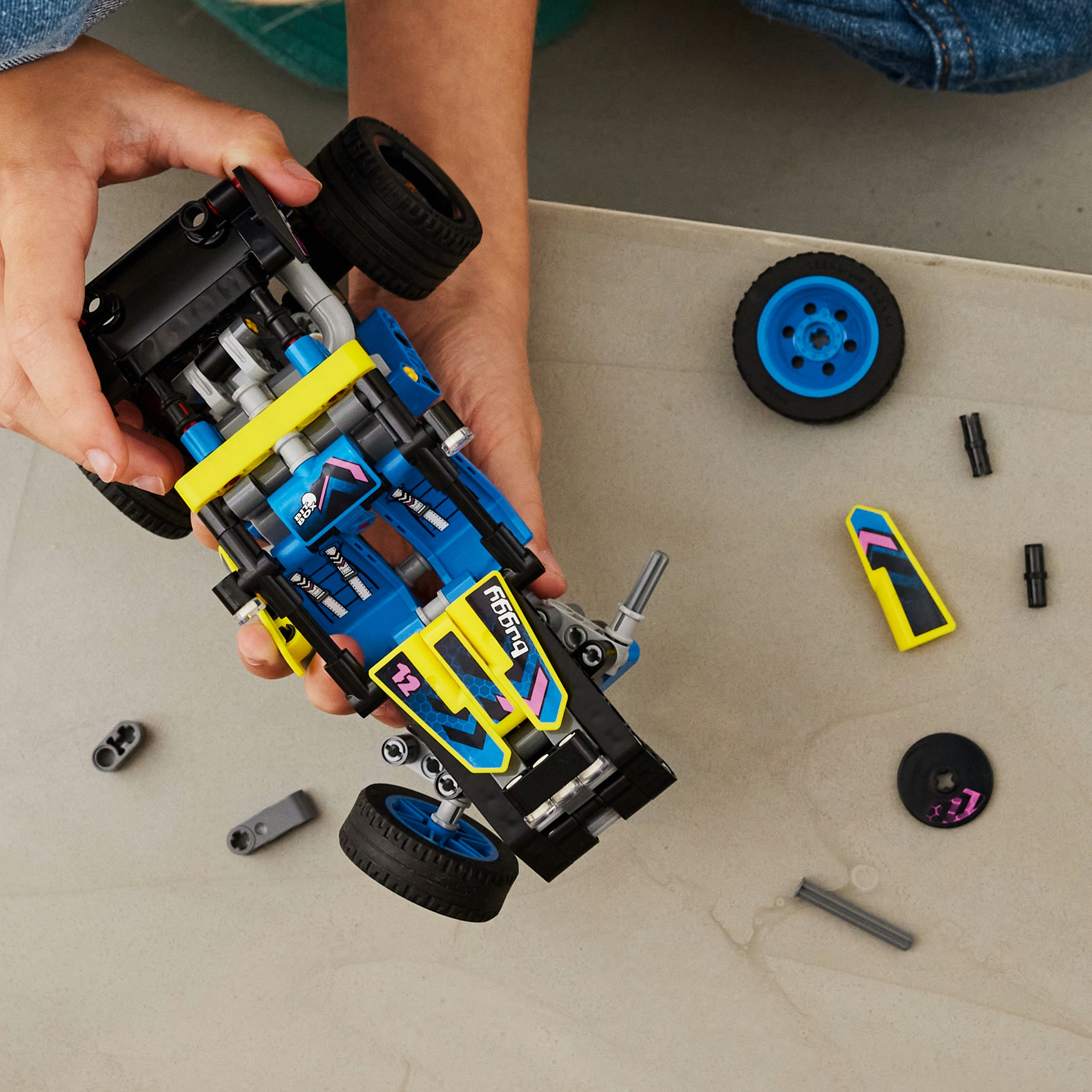 Конструктор LEGO Technic Внедорожник багги для гонок 219 детали (42164) - фото 3