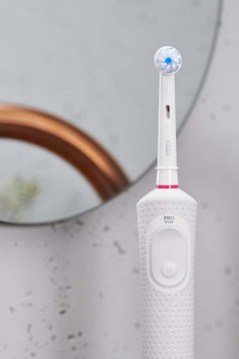 Електрична зубна щітка Oral-B Vitality 100, білий - фото 7