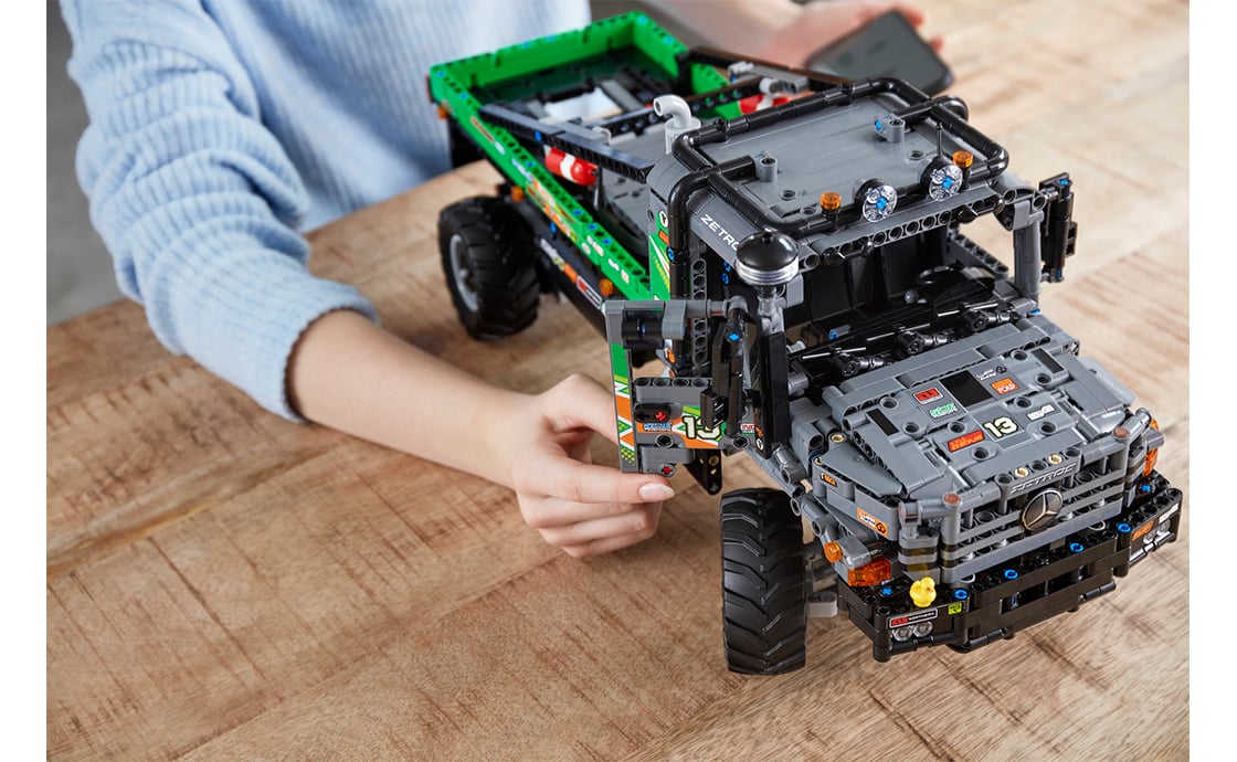 Конструктор LEGO Technic Пробна вантажівка Mercedes-Benz Zetros Toyrc, 2110 деталей (42129) - фото 9