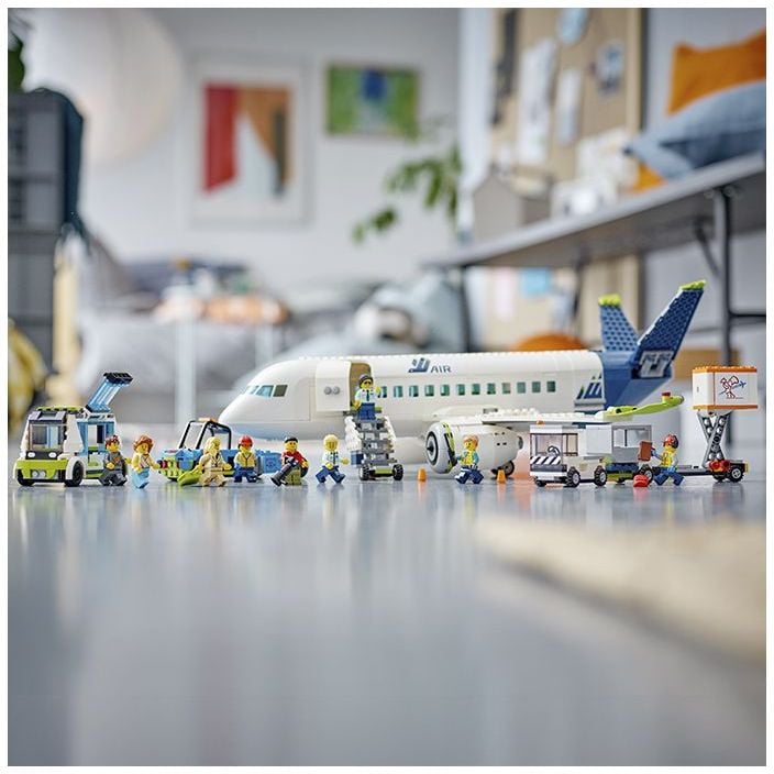 Конструктор LEGO City Пассажирский самолет, 913 деталей (60367) - фото 5