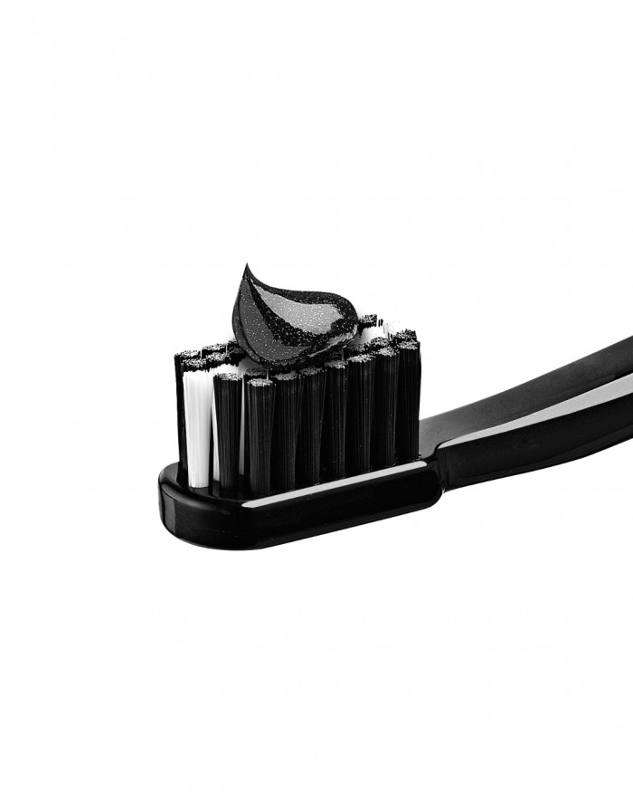 Набор: Зубная паста с активированным углем Curaprox Black is White 10 мл + Зубная щетка Curaprox Ultra Soft CS5460 - фото 5
