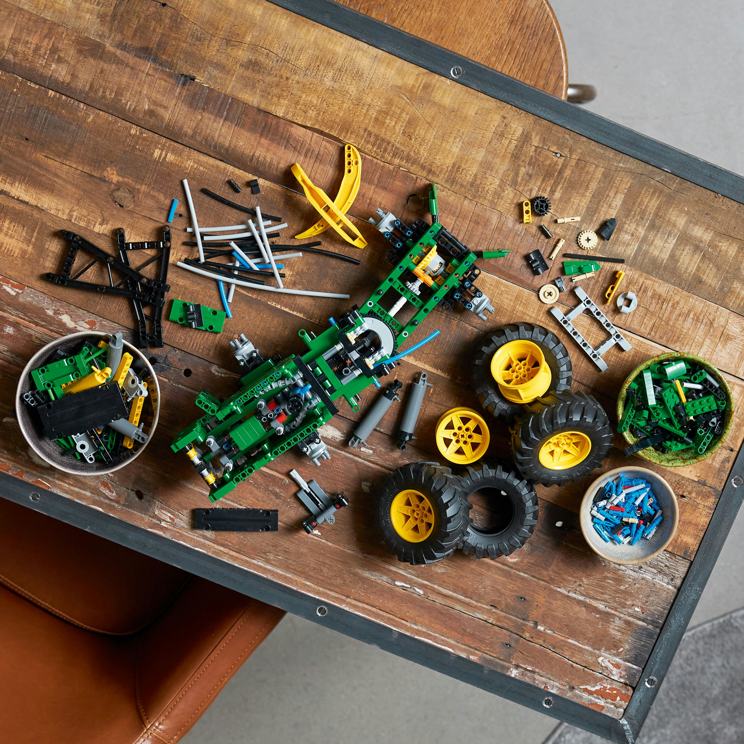 Конструктор LEGO Technic Трелювальний трактор "John Deere" 948L-II, 1492 деталі (42157) - фото 4
