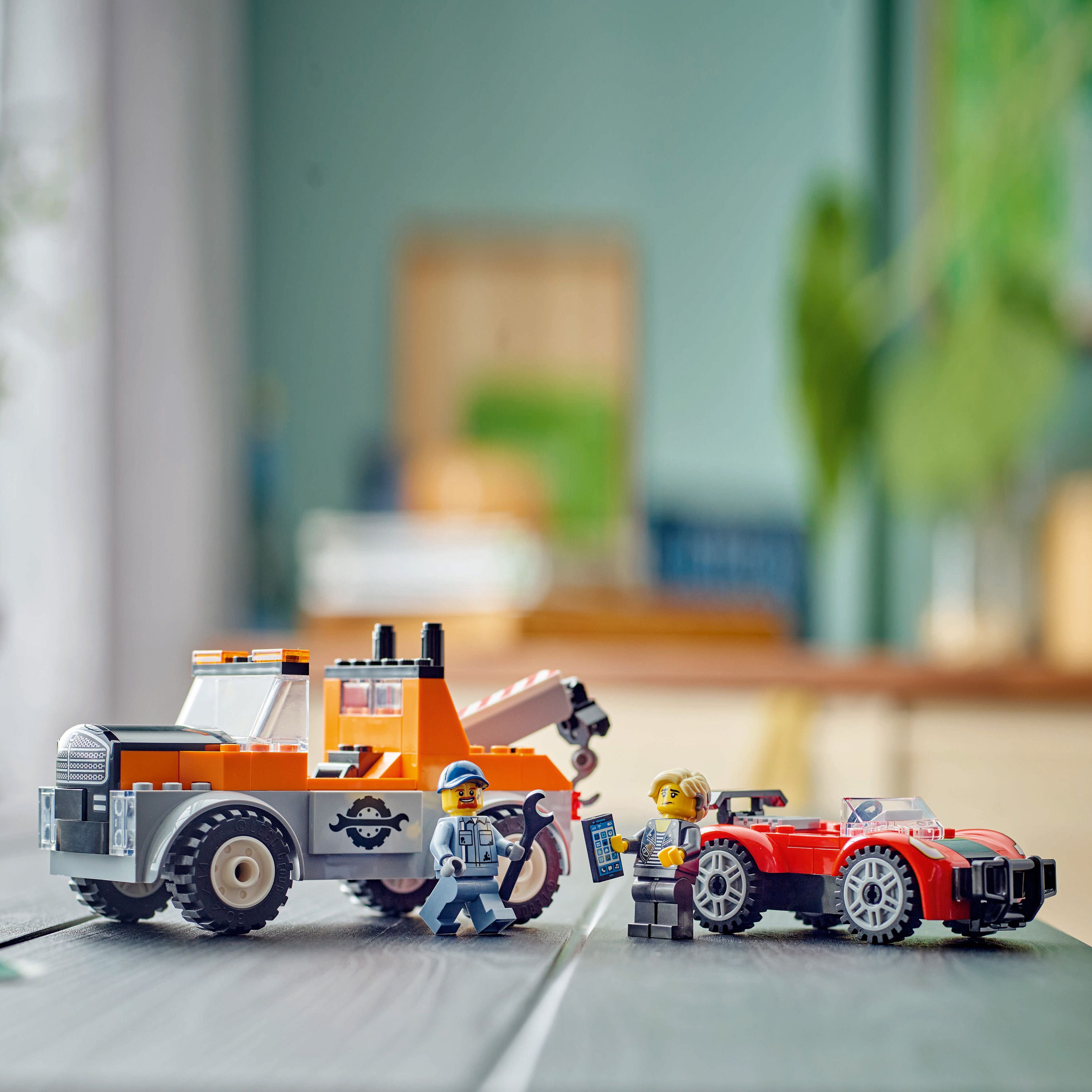 Конструктор LEGO City Эвакуатор и ремонт спортивных авто 101