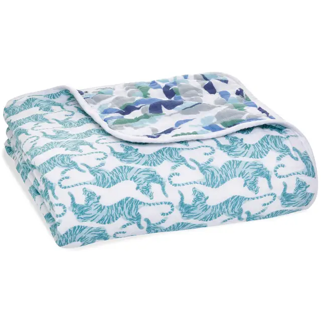 Одеяло Aden + Anais Dancing Tigers, муслин, 120х120 см, белый с голубым (ADBC10009) - фото 1