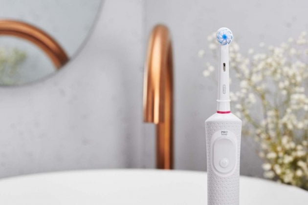Електрична зубна щітка Oral-B Vitality 100, білий - фото 5