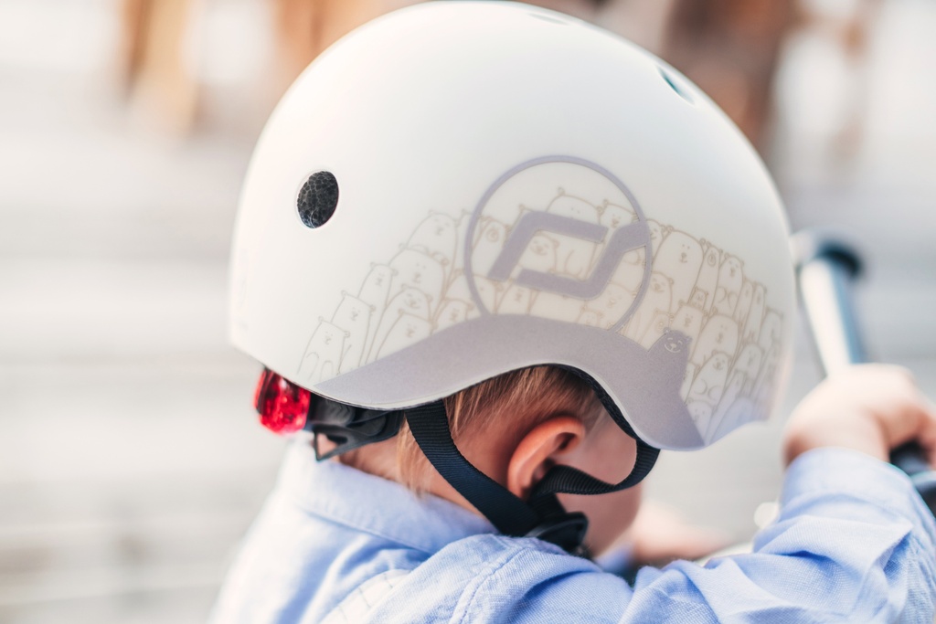 Шлем защитный Scoot and Ride светоотражающий, с фонариком, 45-51 см (XXS/XS), светло-серый (SR-210225-ASH) - фото 10