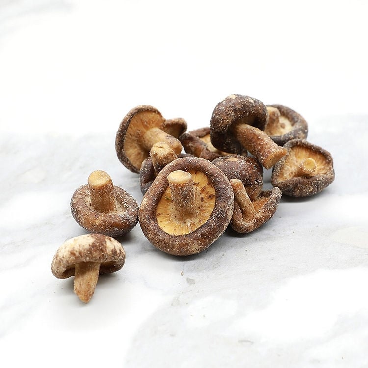 Грибы сушеные Other Foods Crunchy Shiitake Mushrooms 40 г - фото 3