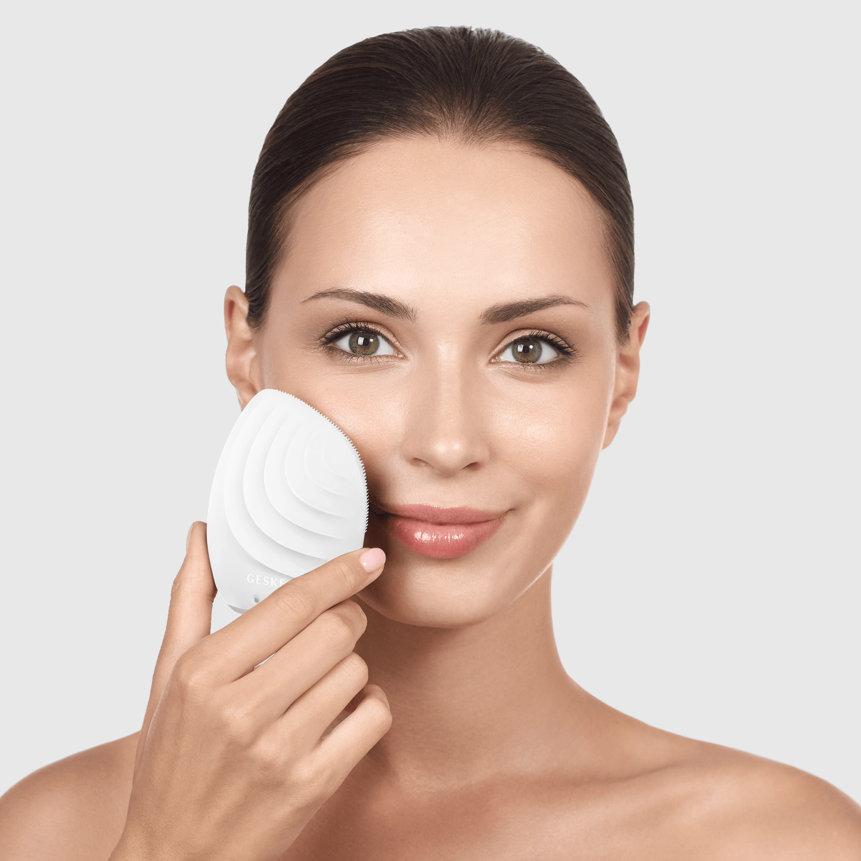 Електронна звукова щітка для обличчя GESKE Sonic Facial Brush 5 в 1 білий - фото 5