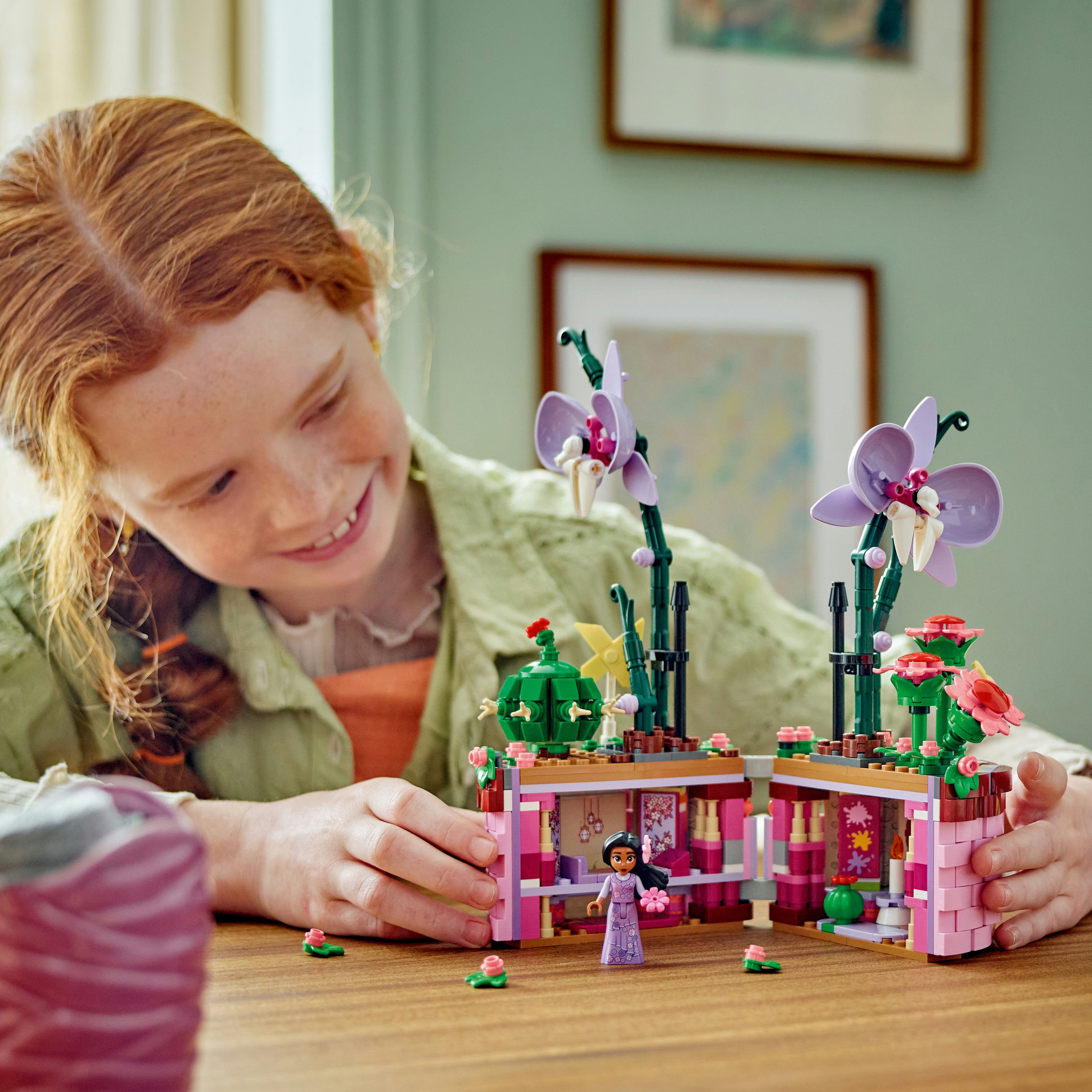Конструктор LEGO Disney Квітковий горщик Ізабели 641 деталь (43237) - фото 4