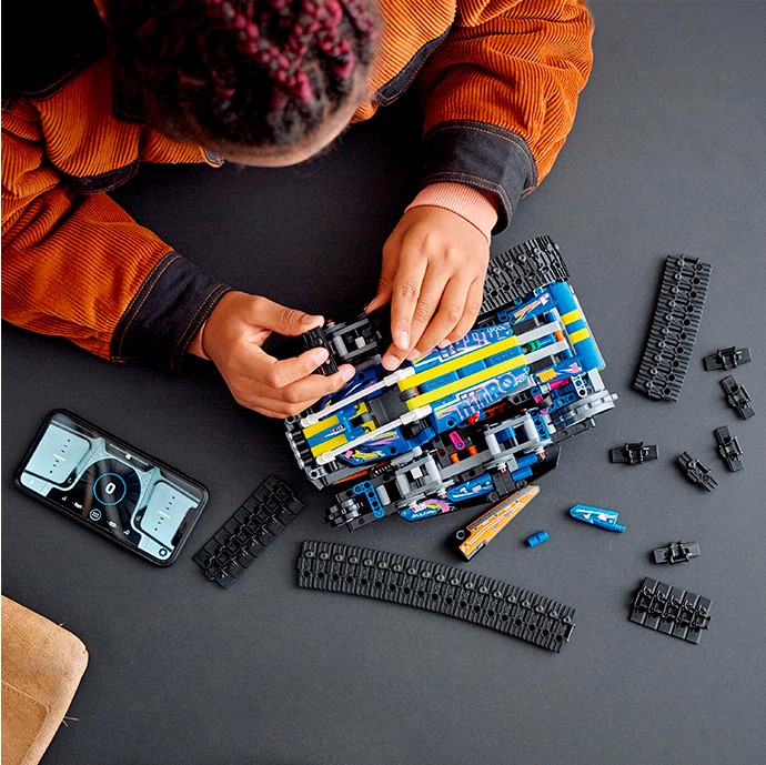 Конструктор LEGO Technic Машина-трансформер на дистанционном управлении, 772 деталей (42140) - фото 8