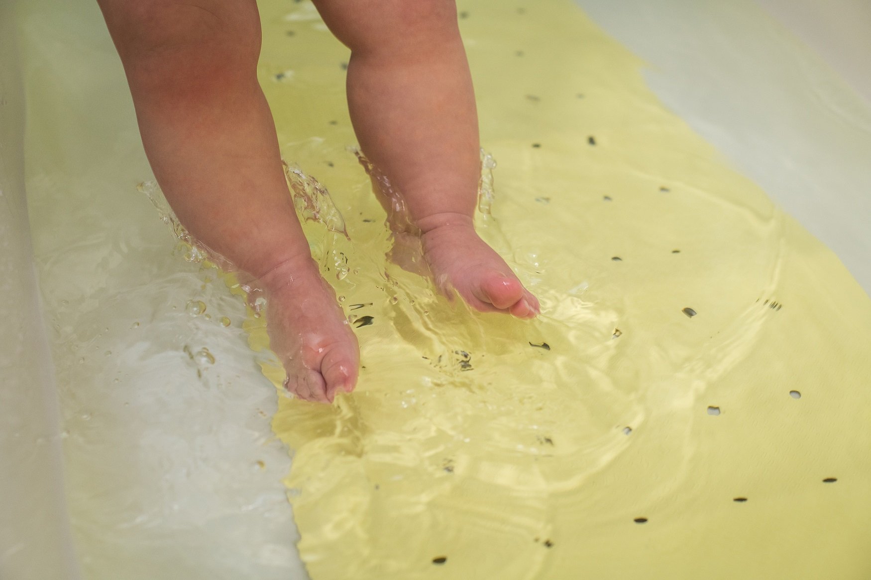 Детский резиновый коврик для ванны KinderenOK, XXL, банановый (71114_004) - фото 3