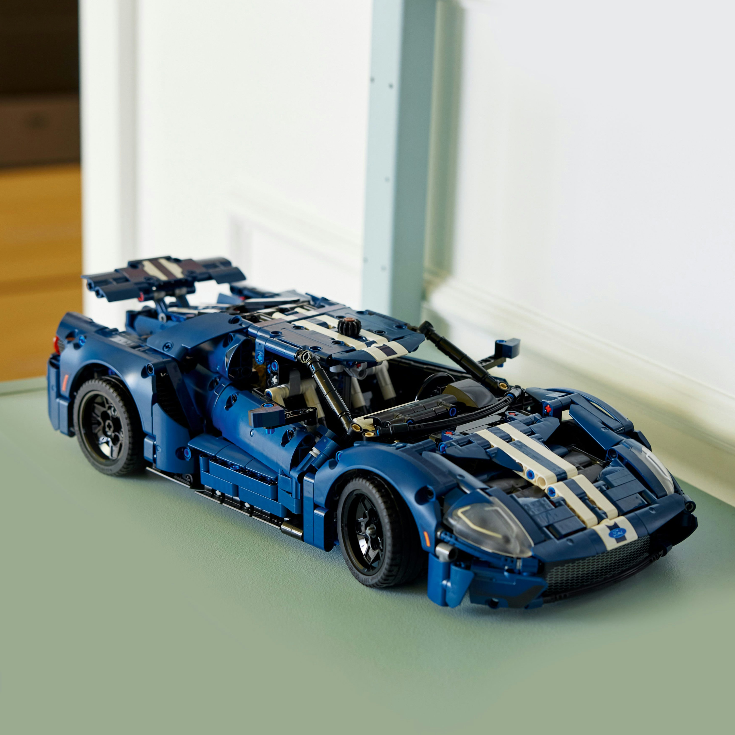 Конструктор LEGO Technic Ford GT 2022, 1466 деталей (42154) - фото 3