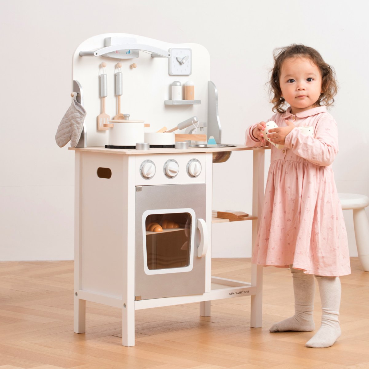 Игрушечная мини-кухня New Classic Toys Приятного аппетита, белый (11053) - фото 6