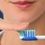 Зубна щітка Oral-B 3D White Fresh середня салатовий з синім 2 шт. - мініатюра 4