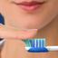 Зубная щетка Oral-B 3D White Fresh средняя салатовый с синим 2 шт. - миниатюра 4