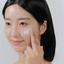 Солнцезащитная сыворотка для лица Skin1004 Madagascar Centella Hyalu-Cica Water-Fit Sun Serum SPF50+ PA++++ 50 мл - миниатюра 4
