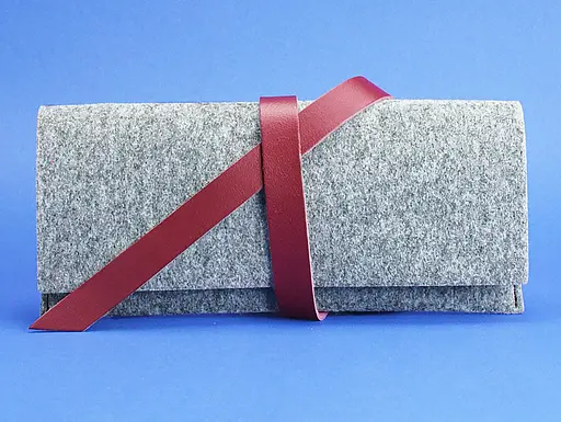 Тревел-кейс женский 1.0 из фетра с кожаными бордовыми вставками - фото 1