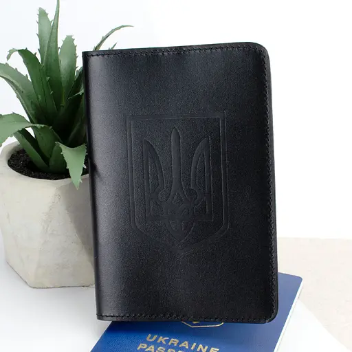 Обложка на паспорт кожаная HC-0074-2 с гербом Украины черная глянцевая - фото 1