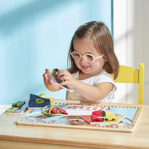 Розвиваюча іграшка Melissa & Doug Дерев’яна дошка з застібками (SM93464/6075184) - фото 4