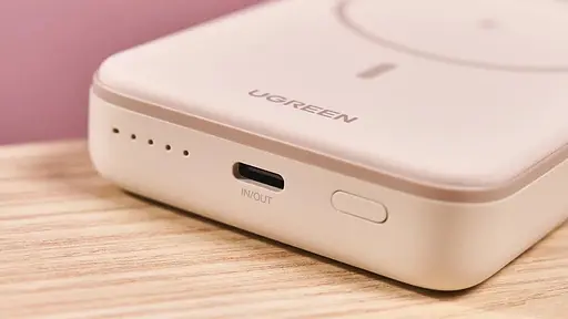 Магнитный Magsafe Павербанк Ugreen PB561 10000 mAh 20 W с беспроводной магнитной зарядкой для iPhone бежевый - фото 4