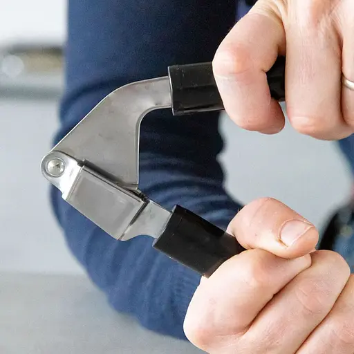 Пресс для чеснока KitchenAid Classic 19 см черный (KCG132OHOBE) - фото 6