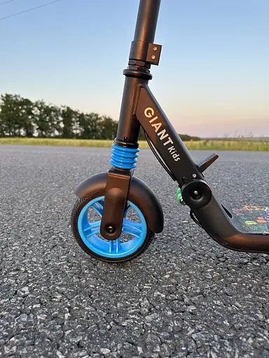 Детский электросамокат GIANT Kids E10 PRO 4.4Ah черный + Bluetooth колонка - фото 11