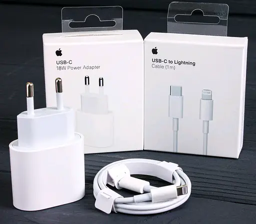 Зарядный набор блок 18W + кабель Type-C - Lightning MU7V2 - фото 1