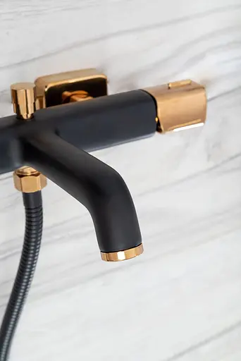Смеситель для ванны и душа Rea Salto black gold REA-B6352 Черный - фото 4