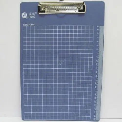 Планшет А4 пластиковий в клітинку