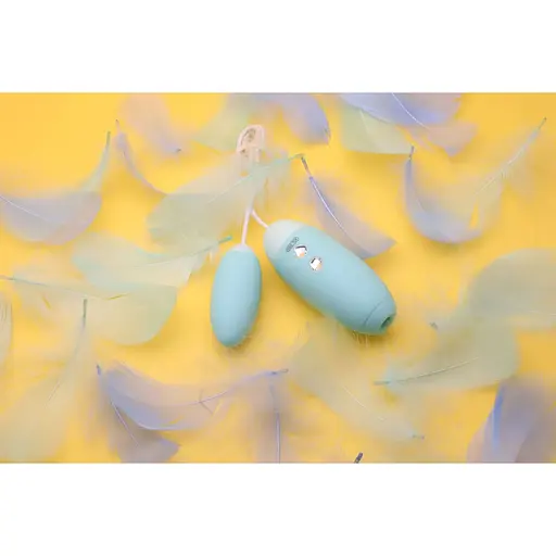 Вакуумный стимулятор с виброяйцем 2-в-1 KisToy Miss VV Cyan - фото 10