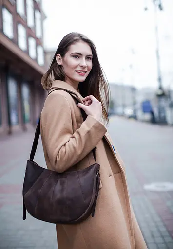 Шкіряна жіноча сумка Круасан темно-коричнева - фото 2