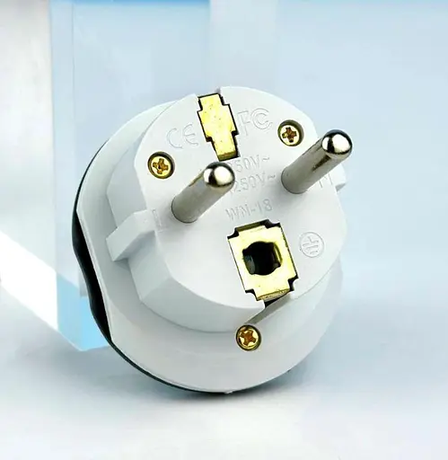 Переходник адаптер Aukey с вилкой AU US UK CN на EU розетку 16 А 3500W - фото 5