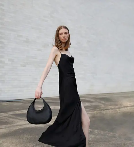 Кожаная сумка-полумесяц Time Resistance 28х15х6.5 см sum0028633 - фото 6