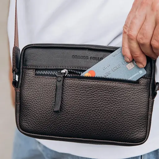 Сумка через плече Grande Pelle компактна вертикальна 13.5х19.5х6 см sum0028304 - фото 8