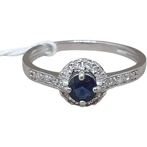 Золотое кольцо Гаразд с бриллиантами и сапфиром. 3023353Б 17