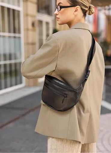 Большая женская кожаная сумка бананка Sambag Tirso Max черная 38×17×6 см (81341101) - фото 4