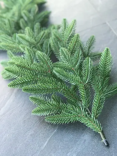 Гірлянда хвойна Hvoya Classic лита світло-зелена 2 м - фото 4