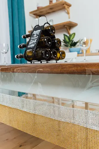 Скатерть силиконовая с серебряно-золотой стразовой лентой 340х130 см - фото 3