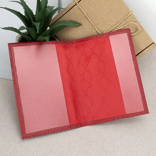 Обложка на паспорт кожаная 07115 красный питон - фото 2